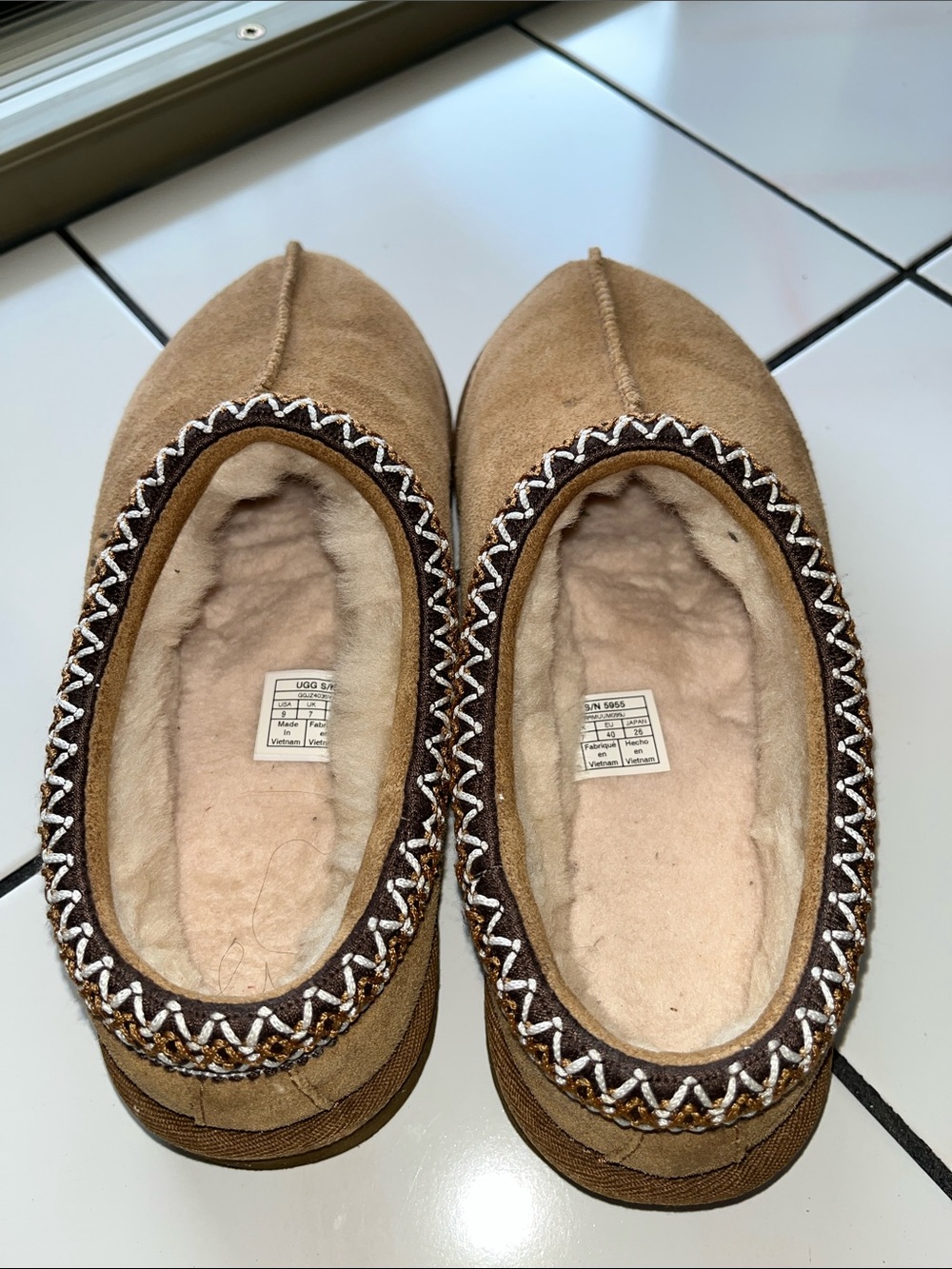 UGG Women’s Chestnut Suede Shearling-Lined Slip-On Clog - Picture 4 of 5
